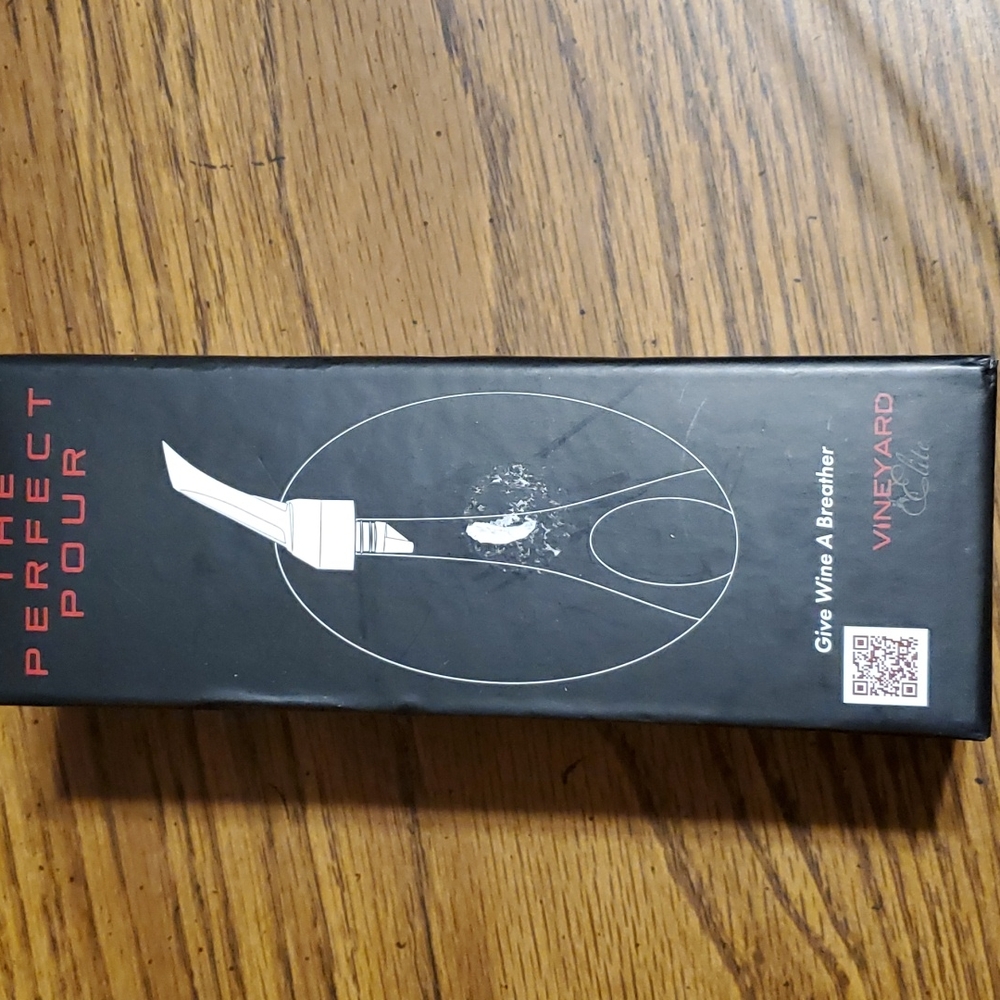 VINEYARD ELITE "The Perfect Pour" Wine Aerator - New In Box